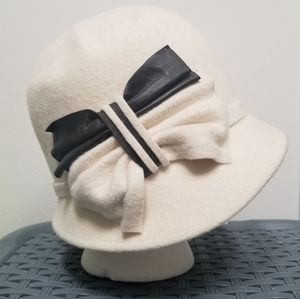 NWT Ivory felt cloche hat